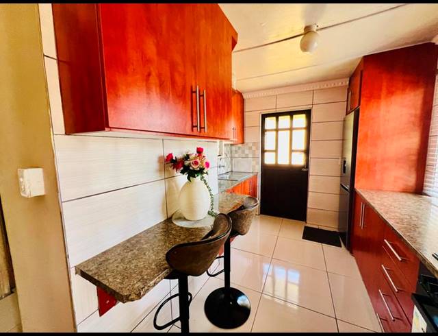 2 BEDROOM HOUSE FOR SALE IN UMLAZI C